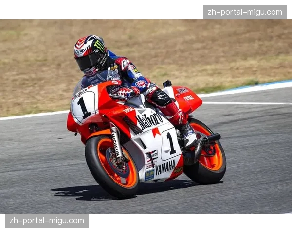 BMX泥地竞速国家锦标赛:本土车手包揽前三,刷新赛道最快圈速 BMX泥地竞速国家锦标赛:本土车手包揽前三,刷新赛道最快圈速